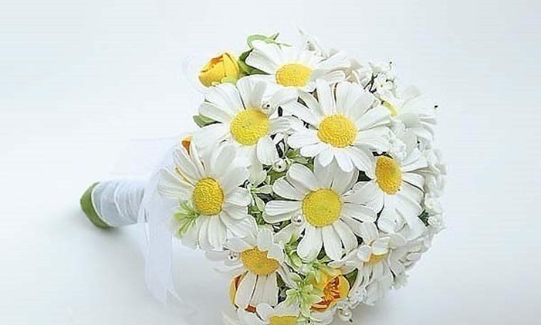 букет невесты из ромашек фото. ромашка из гофробумаги. букет из полевых ромашек. мастер класс ромашка из бумаги. сделать букет ромашек.