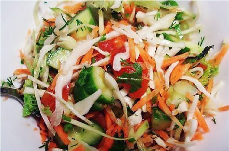 Витаминный салат Дачная кухня (Огород.ru)