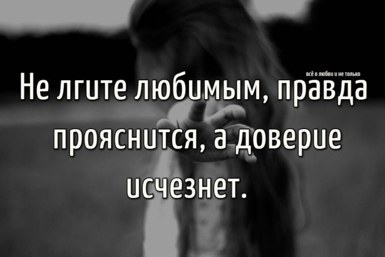 Брюнеточка доверилась любимому прямо на столе Брюнеточка доверилась любимому прямо на столе