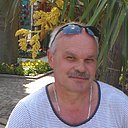 Экстаз Вуменов, 64 года